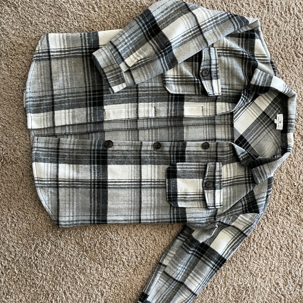 Beautiful shaket size Lg fits like a medium